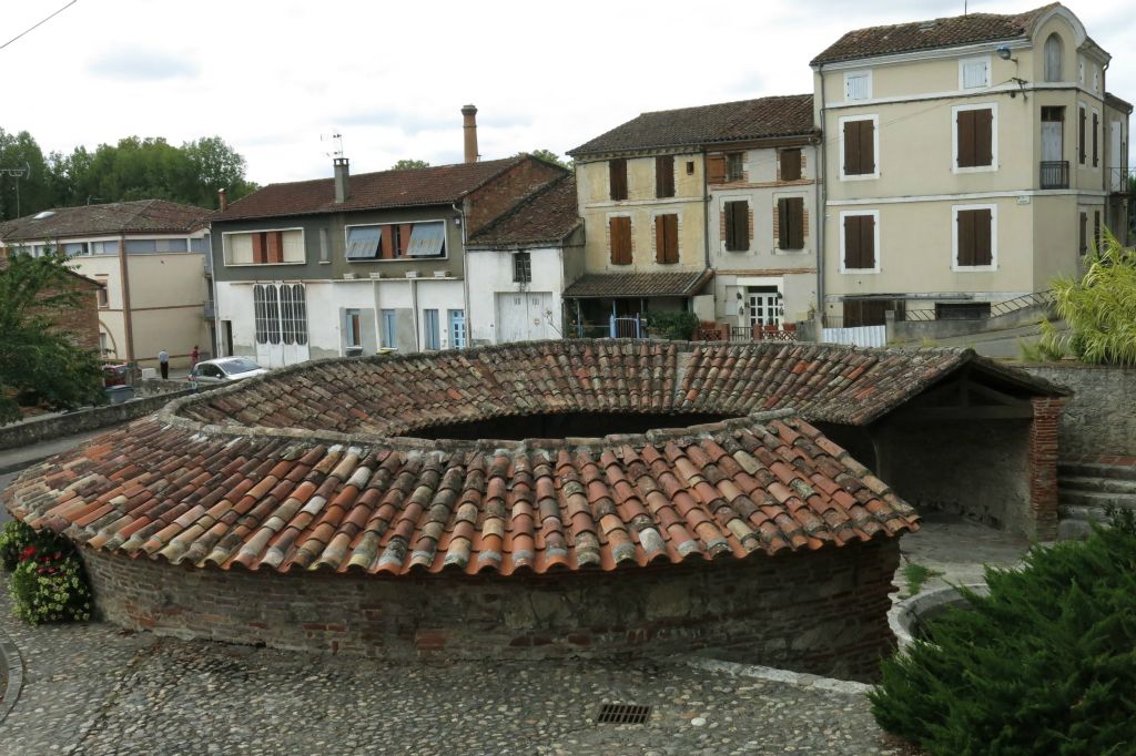 Le lavoir del Theron à Valence d'Agen date de la fin du 17ème siècle